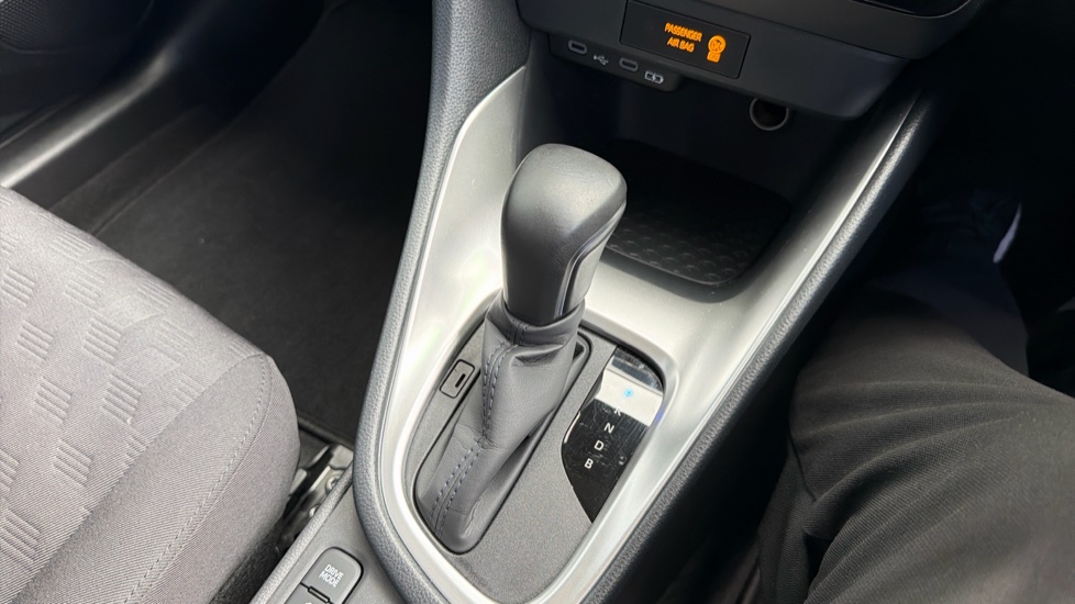 Toyota Yaris 1.5 Hybrid Icon 5dr CVT Hybrid Hatchback - Image 39