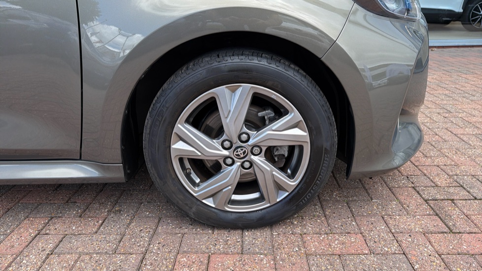 Toyota Yaris 1.5 Hybrid Icon 5dr CVT Hybrid Hatchback - Image 40