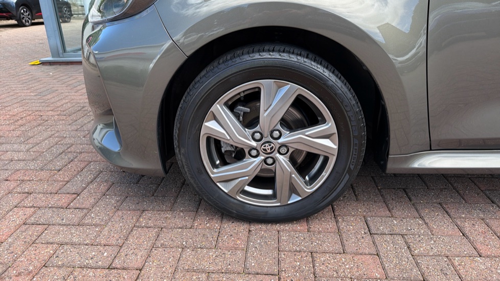 Toyota Yaris 1.5 Hybrid Icon 5dr CVT Hybrid Hatchback - Image 42