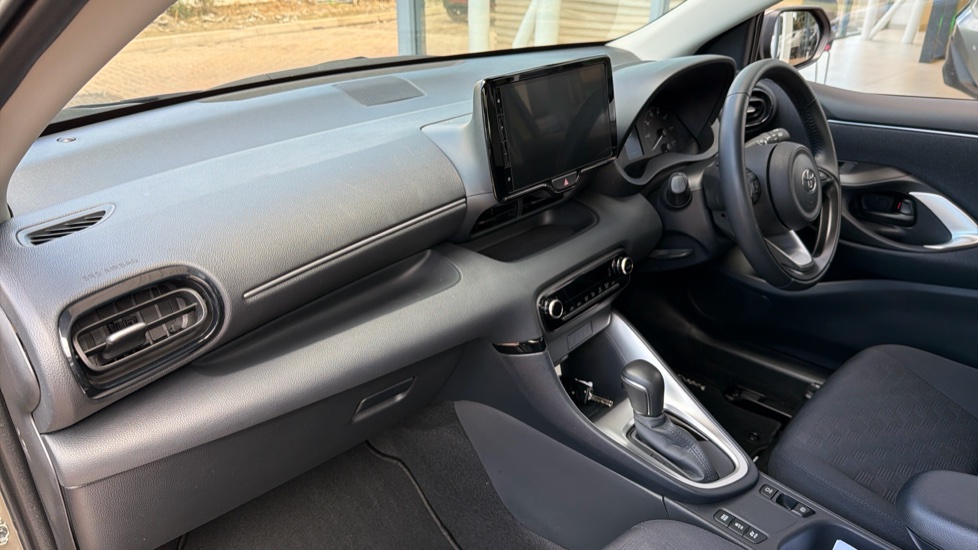Toyota Yaris 1.5 Hybrid Icon 5dr CVT Hybrid Hatchback - Image 44