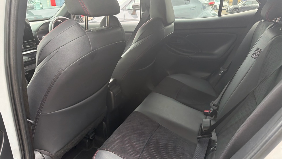 Toyota Yaris Cross 1.5 Hybrid GR Sport 5dr CVT Hybrid Estate - Image 15