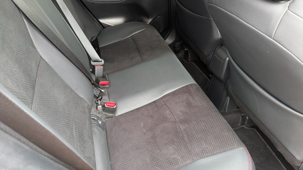 Toyota Yaris Cross 1.5 Hybrid GR Sport 5dr CVT Hybrid Estate - Image 17