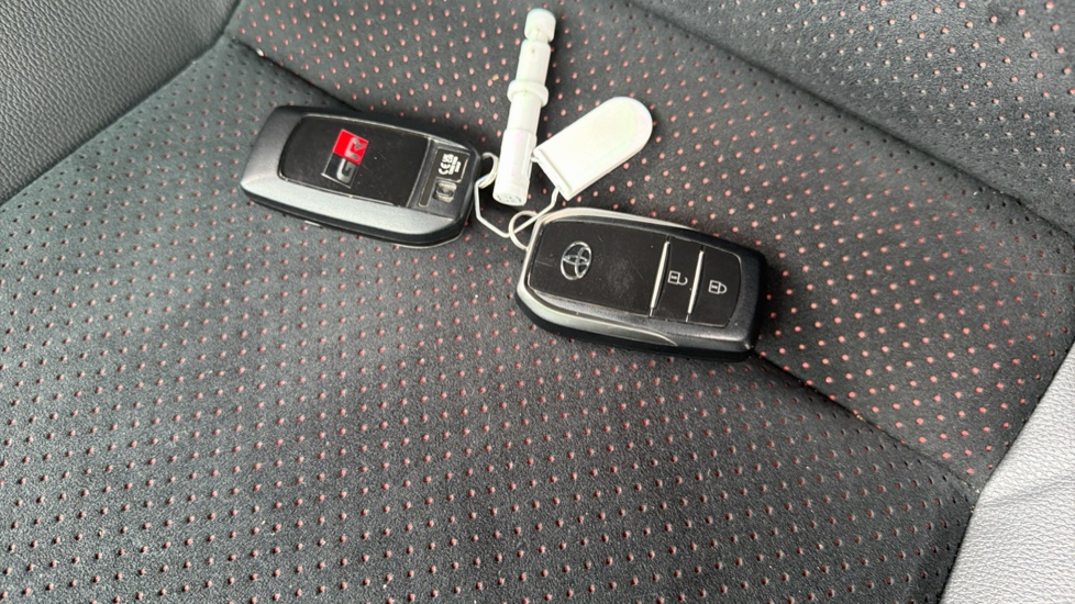 Toyota Yaris Cross 1.5 Hybrid GR Sport 5dr CVT Hybrid Estate - Image 28