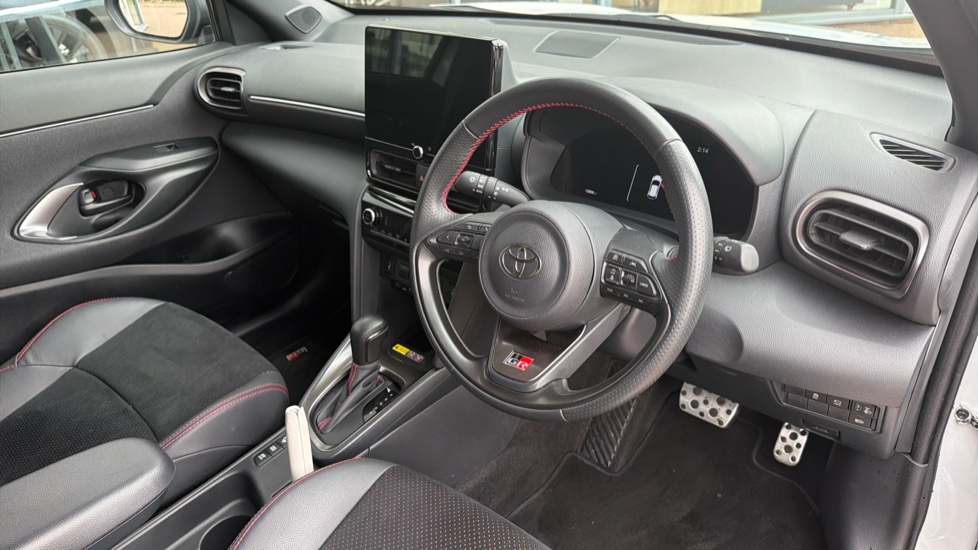 Toyota Yaris Cross 1.5 Hybrid GR Sport 5dr CVT Hybrid Estate - Image 34