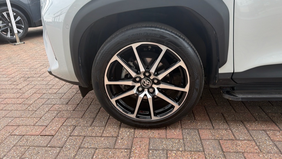Toyota Yaris Cross 1.5 Hybrid GR Sport 5dr CVT Hybrid Estate - Image 42