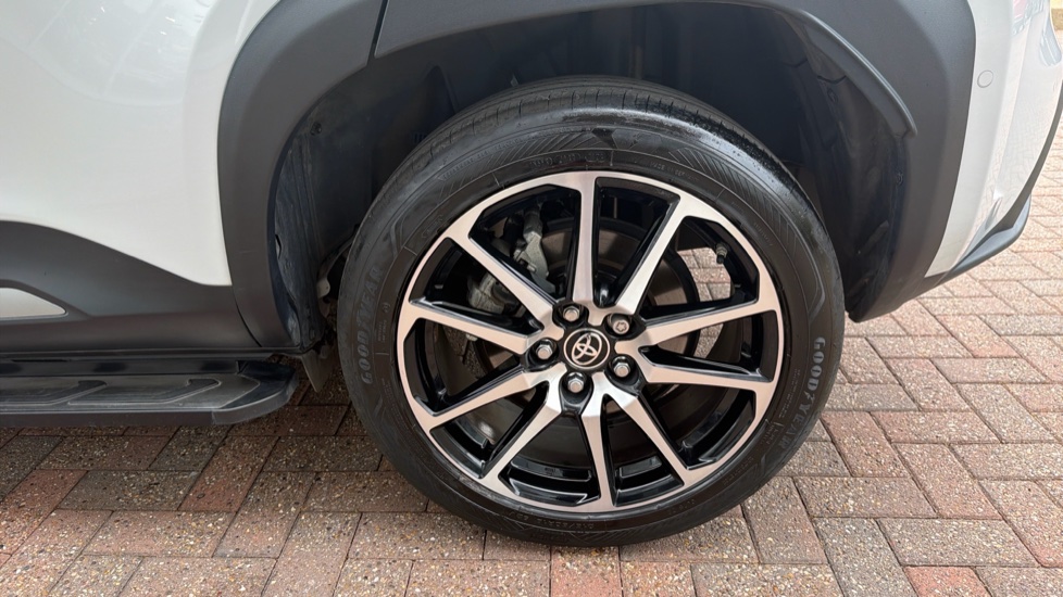 Toyota Yaris Cross 1.5 Hybrid GR Sport 5dr CVT Hybrid Estate - Image 43