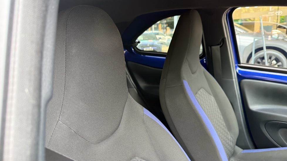 Toyota Aygo X 1.0 VVT-i Edge 5dr Petrol Hatchback - Image 14