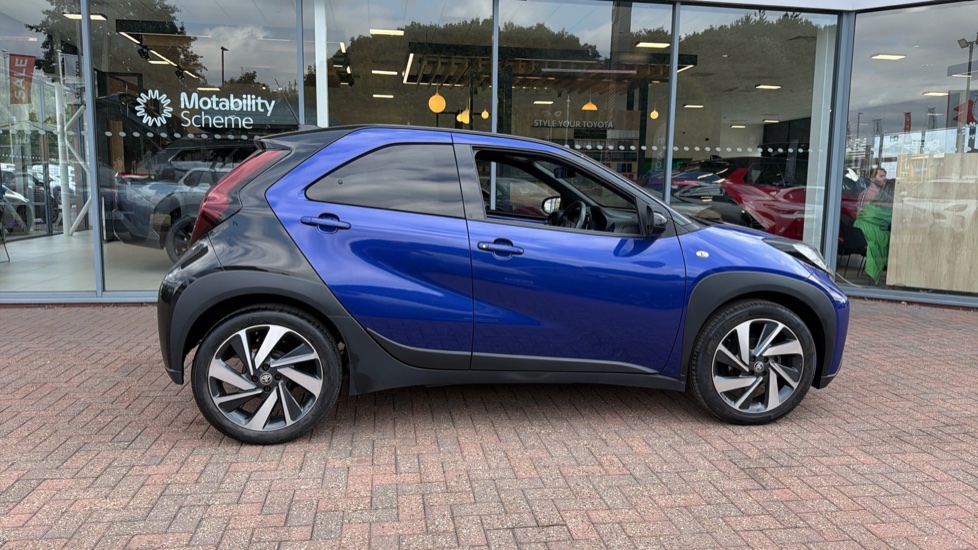 Toyota Aygo X 1.0 VVT-i Edge 5dr Petrol Hatchback - Image 23
