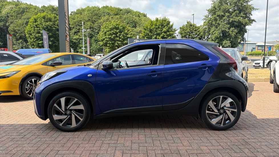 Toyota Aygo X 1.0 VVT-i Edge 5dr Petrol Hatchback - Image 24