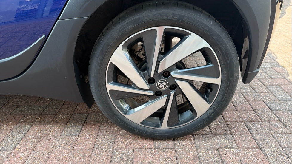Toyota Aygo X 1.0 VVT-i Edge 5dr Petrol Hatchback - Image 41