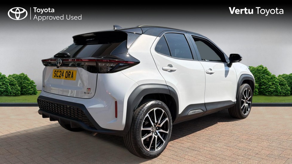Toyota Yaris Cross 1.5 Hybrid 130 GR Sport 5dr CVT Hybrid Estate - Image 2