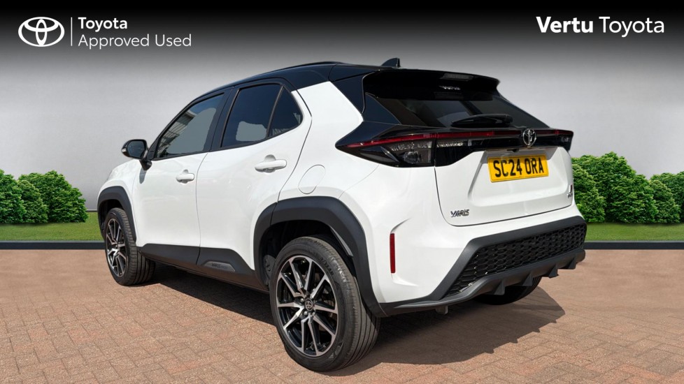 Toyota Yaris Cross 1.5 Hybrid 130 GR Sport 5dr CVT Hybrid Estate - Image 4