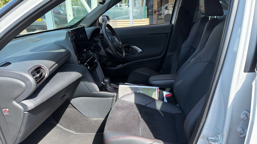Toyota Yaris Cross 1.5 Hybrid 130 GR Sport 5dr CVT Hybrid Estate - Image 5
