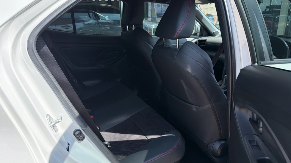Toyota Yaris Cross 1.5 Hybrid 130 GR Sport 5dr CVT Hybrid Estate - Image 8