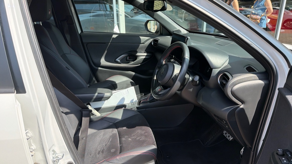 Toyota Yaris Cross 1.5 Hybrid 130 GR Sport 5dr CVT Hybrid Estate - Image 12