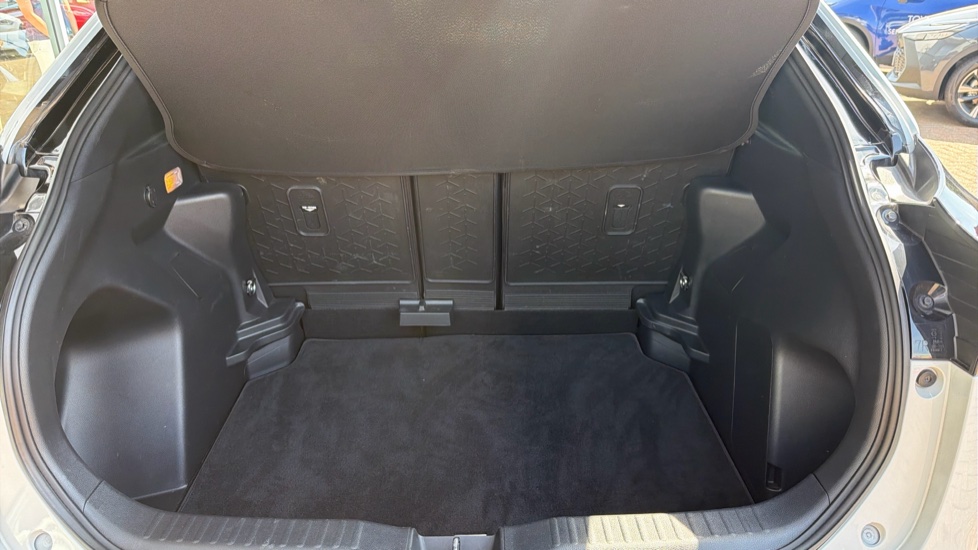 Toyota Yaris Cross 1.5 Hybrid 130 GR Sport 5dr CVT Hybrid Estate - Image 13