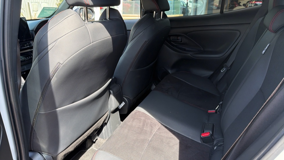 Toyota Yaris Cross 1.5 Hybrid 130 GR Sport 5dr CVT Hybrid Estate - Image 15