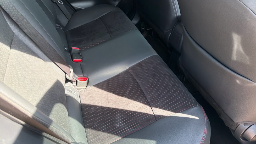 Toyota Yaris Cross 1.5 Hybrid 130 GR Sport 5dr CVT Hybrid Estate - Image 17
