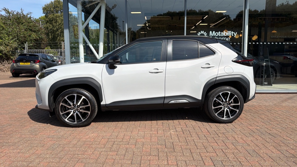Toyota Yaris Cross 1.5 Hybrid 130 GR Sport 5dr CVT Hybrid Estate - Image 24