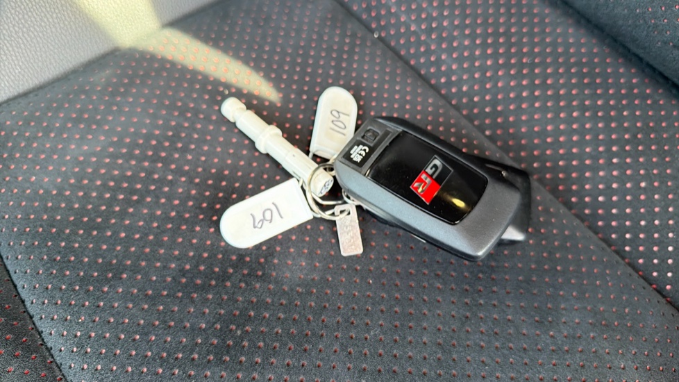 Toyota Yaris Cross 1.5 Hybrid 130 GR Sport 5dr CVT Hybrid Estate - Image 28
