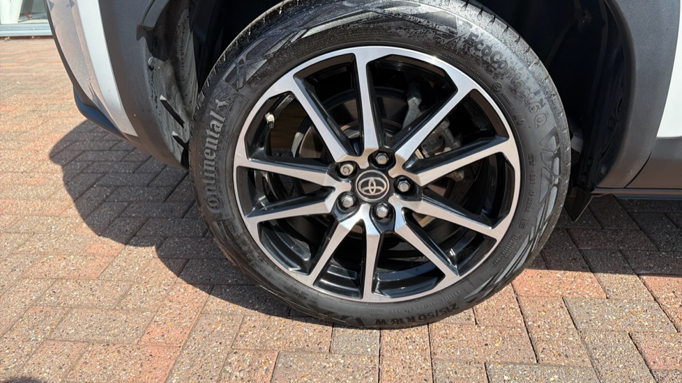 Toyota Yaris Cross 1.5 Hybrid 130 GR Sport 5dr CVT Hybrid Estate - Image 41