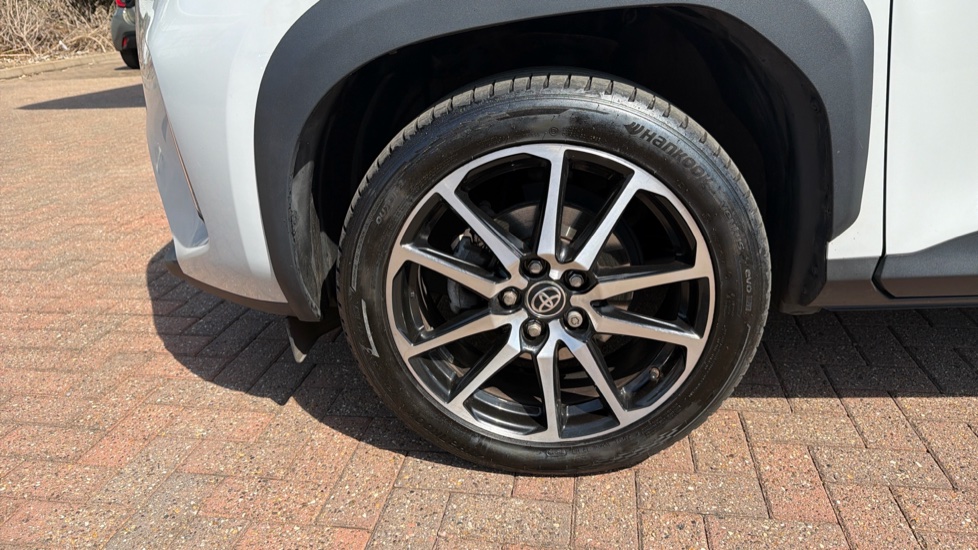 Toyota Yaris Cross 1.5 Hybrid 130 GR Sport 5dr CVT Hybrid Estate - Image 42