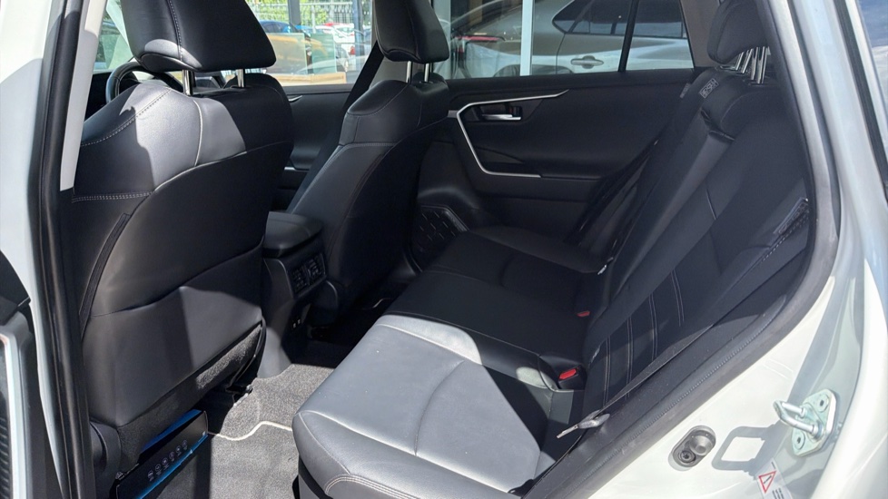 Toyota RAV4 2.5 VVT-i Hybrid Excel TSS 5dr CVT Hybrid Estate - Image 15