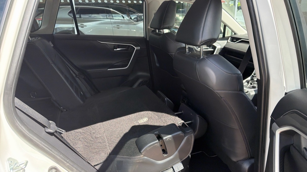 Toyota RAV4 2.5 VVT-i Hybrid Excel TSS 5dr CVT Hybrid Estate - Image 18