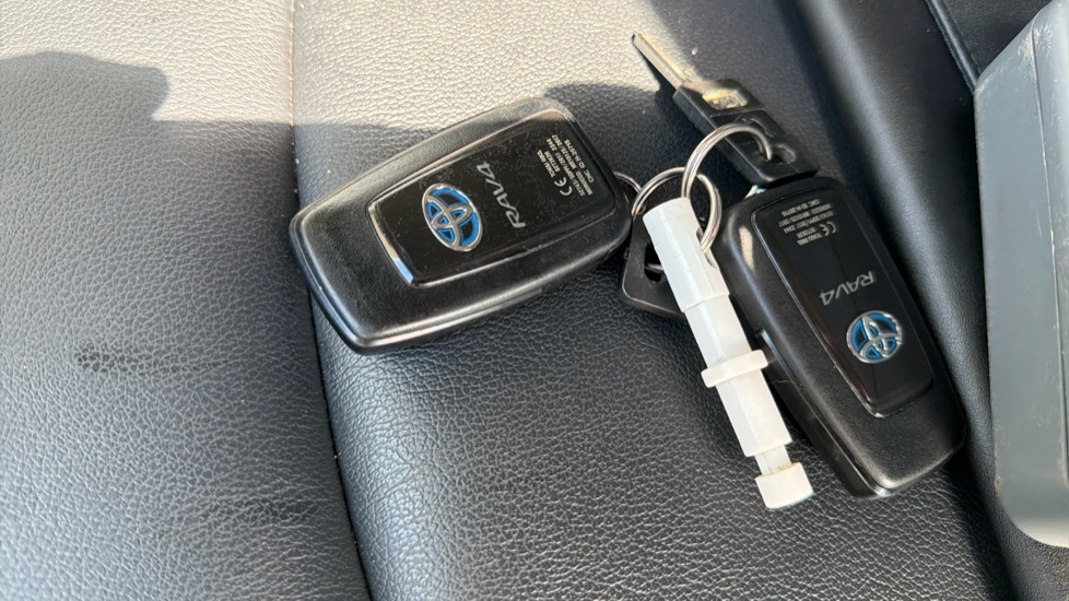 Toyota RAV4 2.5 VVT-i Hybrid Excel TSS 5dr CVT Hybrid Estate - Image 28