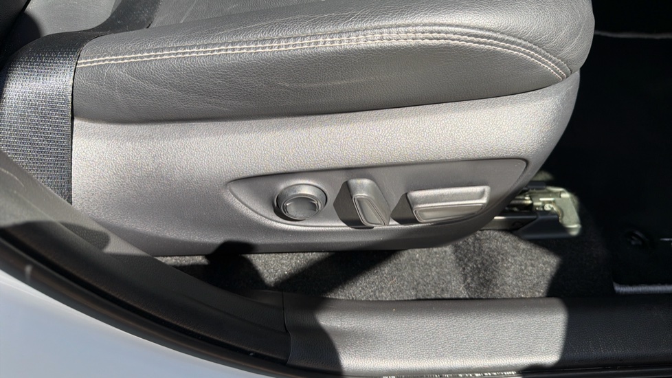 Toyota RAV4 2.5 VVT-i Hybrid Excel TSS 5dr CVT Hybrid Estate - Image 37