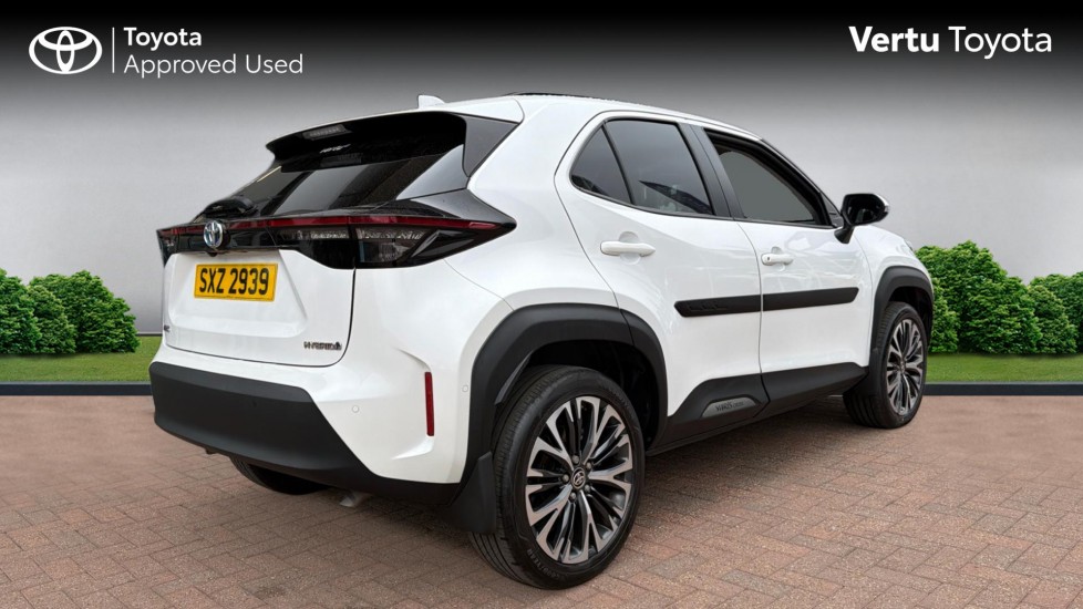 Toyota Yaris Cross 1.5 Hybrid Excel 5dr CVT Hybrid Estate - Image 2