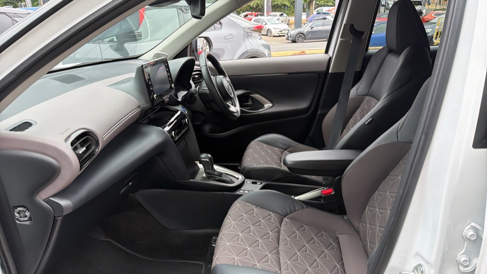 Toyota Yaris Cross 1.5 Hybrid Excel 5dr CVT Hybrid Estate - Image 5