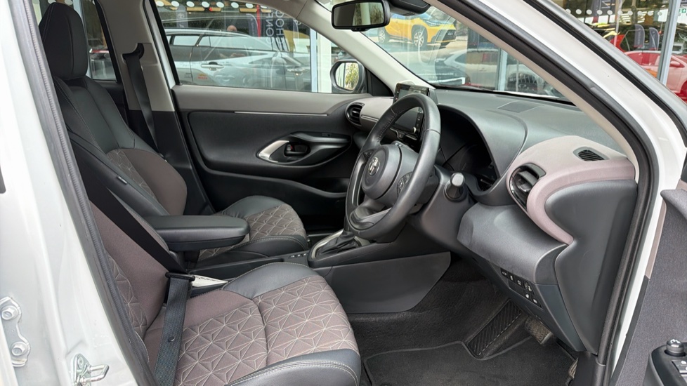 Toyota Yaris Cross 1.5 Hybrid Excel 5dr CVT Hybrid Estate - Image 12