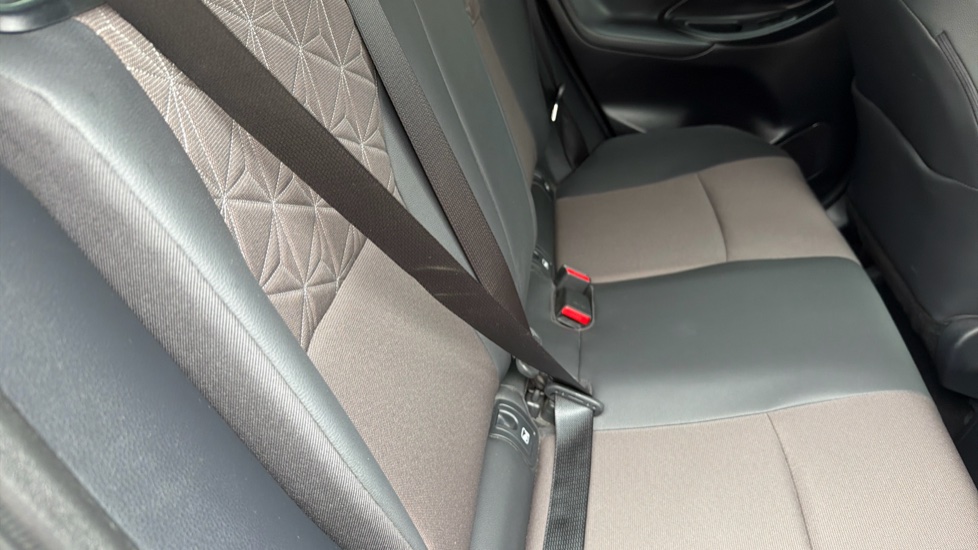 Toyota Yaris Cross 1.5 Hybrid Excel 5dr CVT Hybrid Estate - Image 14