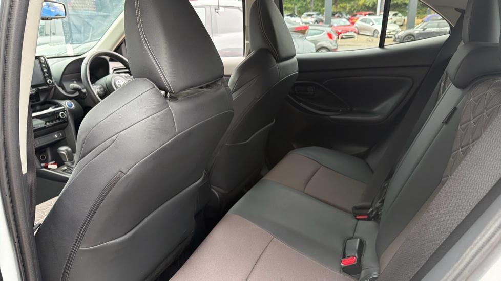 Toyota Yaris Cross 1.5 Hybrid Excel 5dr CVT Hybrid Estate - Image 15