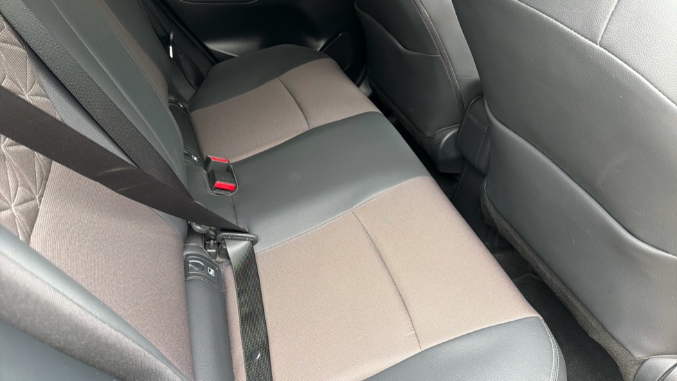 Toyota Yaris Cross 1.5 Hybrid Excel 5dr CVT Hybrid Estate - Image 17