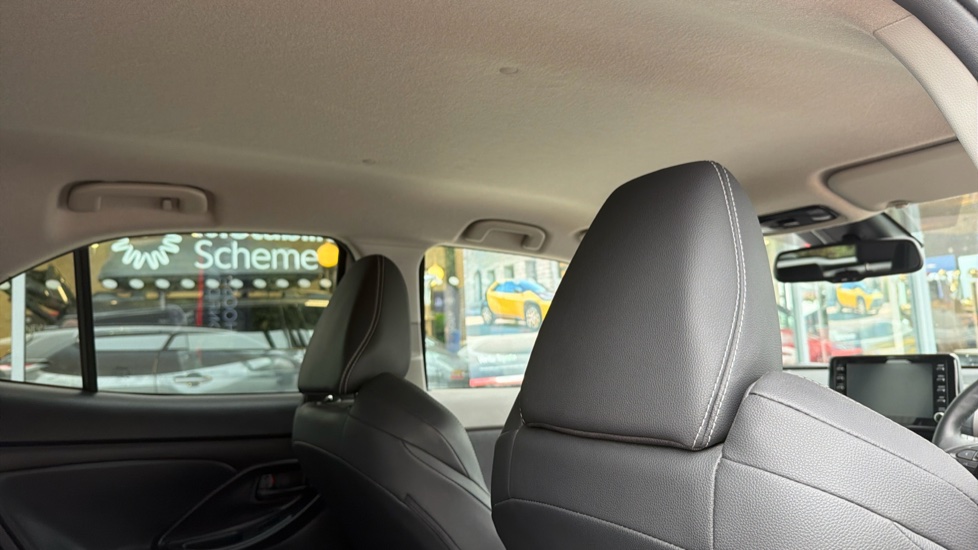 Toyota Yaris Cross 1.5 Hybrid Excel 5dr CVT Hybrid Estate - Image 19