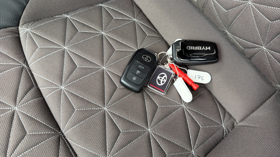 Toyota Yaris Cross 1.5 Hybrid Excel 5dr CVT Hybrid Estate - Image 27