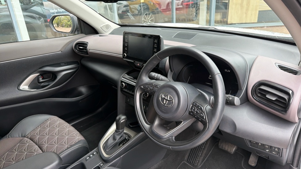 Toyota Yaris Cross 1.5 Hybrid Excel 5dr CVT Hybrid Estate - Image 34