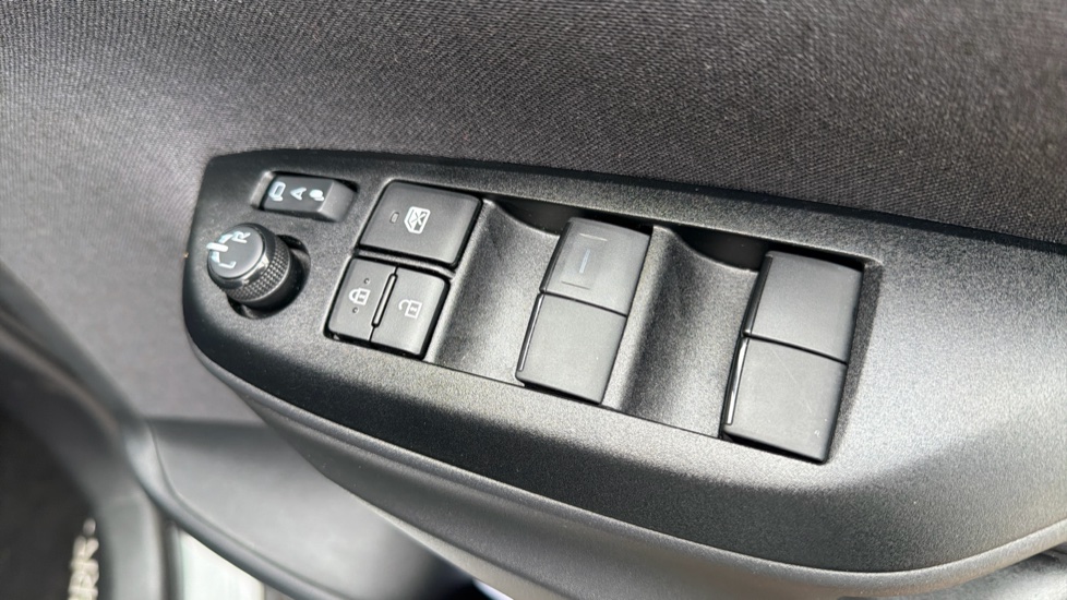 Toyota Yaris Cross 1.5 Hybrid Excel 5dr CVT Hybrid Estate - Image 35
