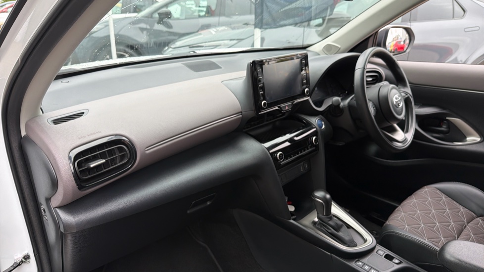 Toyota Yaris Cross 1.5 Hybrid Excel 5dr CVT Hybrid Estate - Image 44