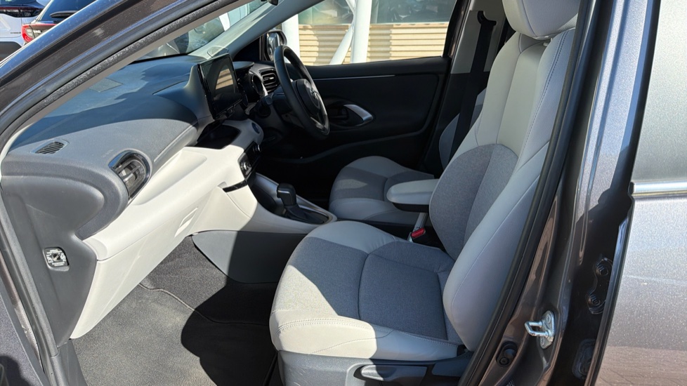 Toyota Yaris 1.5 Hybrid Excel 5dr CVT Hybrid Hatchback - Image 5