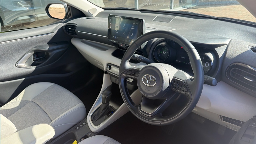 Toyota Yaris 1.5 Hybrid Excel 5dr CVT Hybrid Hatchback - Image 6