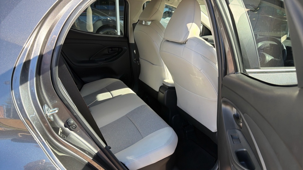 Toyota Yaris 1.5 Hybrid Excel 5dr CVT Hybrid Hatchback - Image 8