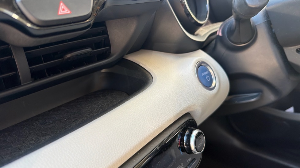 Toyota Yaris 1.5 Hybrid Excel 5dr CVT Hybrid Hatchback - Image 16