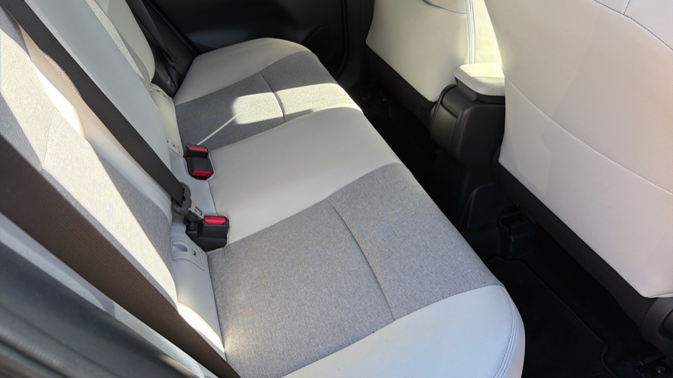 Toyota Yaris 1.5 Hybrid Excel 5dr CVT Hybrid Hatchback - Image 17