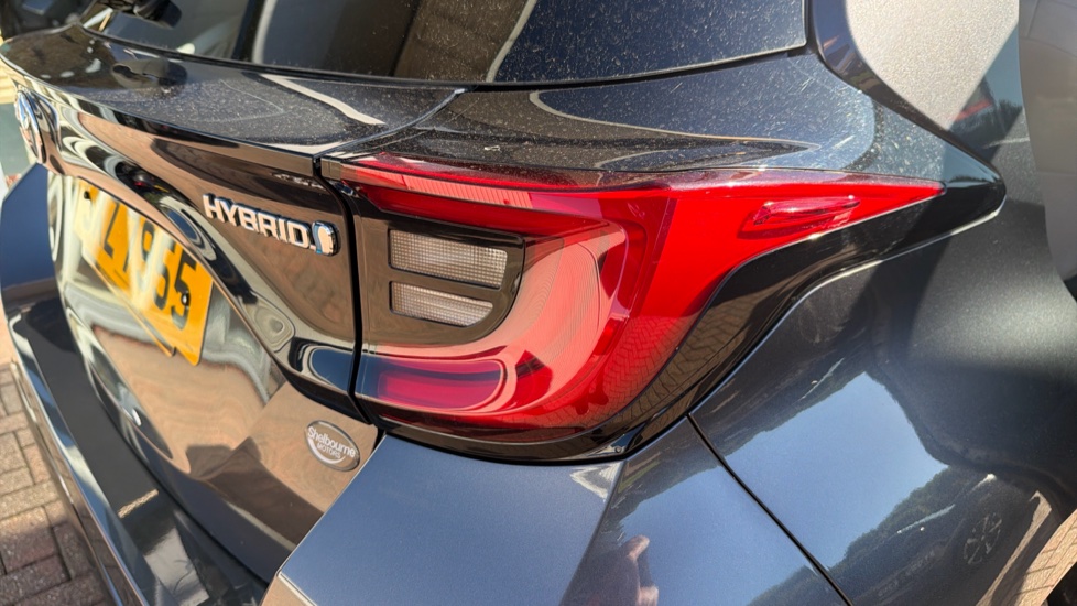 Toyota Yaris 1.5 Hybrid Excel 5dr CVT Hybrid Hatchback - Image 21