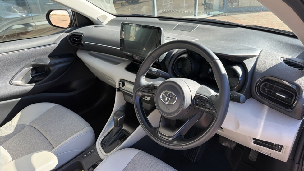 Toyota Yaris 1.5 Hybrid Excel 5dr CVT Hybrid Hatchback - Image 34
