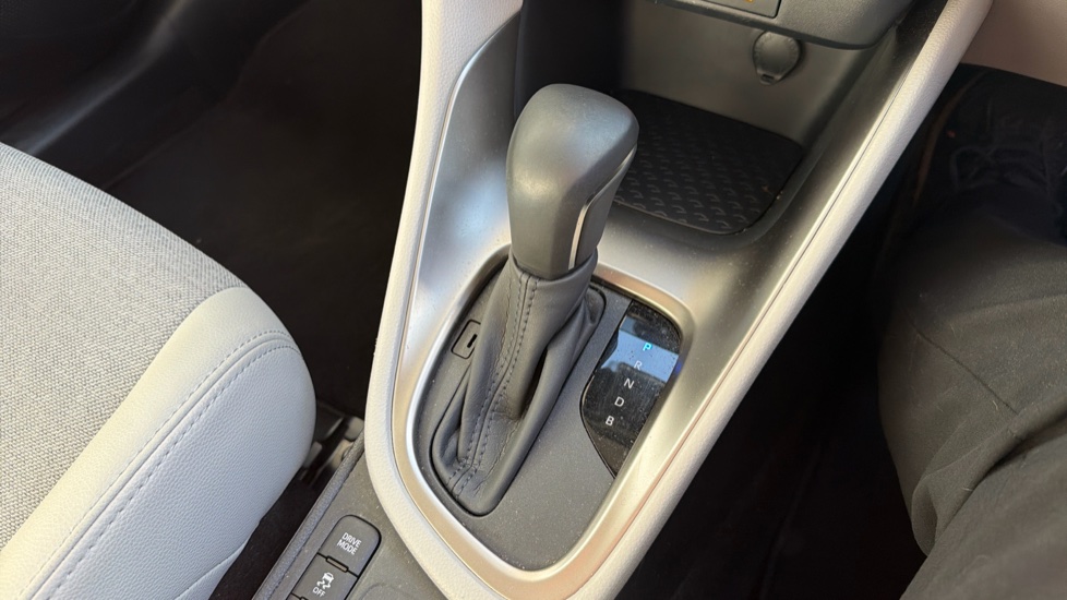 Toyota Yaris 1.5 Hybrid Excel 5dr CVT Hybrid Hatchback - Image 39