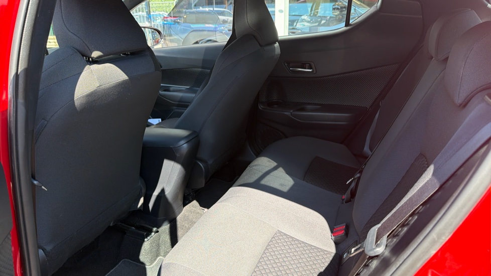 Toyota C-HR 1.8 Hybrid Icon 5dr CVT Hybrid Hatchback - Image 15